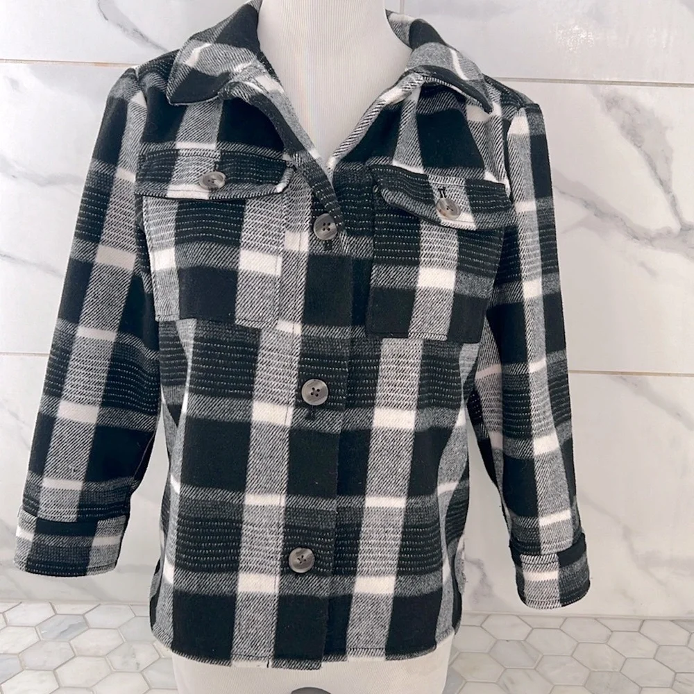 OLD NAVY White & Black Plaid Shacket Oversized Flannel Button Down Girls Size XL